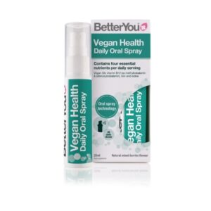 Μπουκάλι BetterYou Vegan Health Daily Oral Spray (25ml), με κουτί. Εμπλουτισμένο με μια φυσική ανάμεικτη γεύση μούρων και γεμάτο με τέσσερα βασικά θρεπτικά συστατικά.