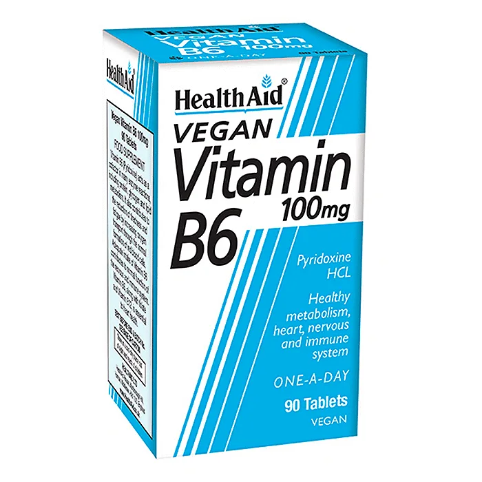 Ένα κουτί με την ένδειξη "Health Aid Vitamin B6 100 mg Vegan, 90 Tabs", υπογραμμίζοντας τα οφέλη για τον μεταβολισμό, την υγεία της καρδιάς και του νευρικού συστήματος μέσω της σειράς Health Aid Vitamin B.