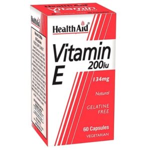 Ένα κόκκινο και άσπρο κουτί Health Aid Vitamin E 200 IU Natural, που περιέχει 60 κάψουλες χωρίς ζελατίνη, 134 mg η καθεμία, με την ένδειξη «φυσική» και «χορτοφαγική».