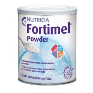 Ένα δοχείο Nutricia Fortimel Powder Ουδέτερη Γεύση 335 g με μια κουταλιά από τη θρεπτική σκόνη που απεικονίζεται στην ετικέτα του.
