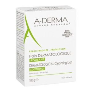 Η A-Derma Dermatological Cleansing Bar 100 g, ιδανική για εύθραυστα δέρματα, είναι συσκευασμένη σε δίγλωσσο κουτί γαλλικά και αγγλικά. Αυτή η μπάρα χωρίς άρωμα προσφέρει απαλό καθαρισμό ενώ καταπραΰνει το ευαίσθητο δέρμα.