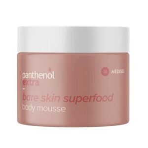 Μια μπανιέρα Panthenol Extra Bare Skin Superfood Body Mousse 230 ml, με λευκό καπάκι και κομψά σχεδιασμένο καφέ δοχείο.