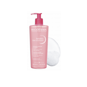 Ένα μπουκάλι 200 ml Bioderma Sensibio Gel Moussant διαθέτει ροζ διανομέα αντλίας και διαφανές, αφρώδη υγρό φόντο.