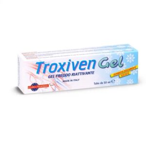 Η συσκευασία Bionat Troxiven Gel 50 ml περιλαμβάνει πληροφορίες στα ιταλικά και παρουσιάζει ένα κομψό μπλε σχέδιο διακοσμημένο με νιφάδες χιονιού.