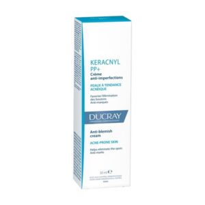 Ένα κουτί Ducray Keracnyl PP+ Anti-Blemish Cream 30 ml, που προορίζεται για επιδερμίδες με τάση ακμής, σε λευκό φόντο.