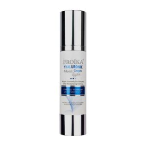 Ένα κομψό λευκό μπουκάλι Froika Hyaluronic Moist Cream Light 50 ml διαθέτει ασημί διανομέα αντλίας και κομψό μπλε κείμενο στην ετικέτα, εξασφαλίζοντας ταυτόχρονα κομψότητα και ενυδάτωση σε μία συσκευασία.