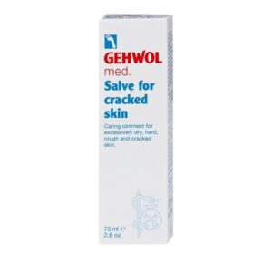 Ένα σωληνάριο 75 ml Gehwol med Salve For Cracked Skin, που παρουσιάζεται σε κομψή λευκή συσκευασία με έντονο κόκκινο και μπλε κείμενο.