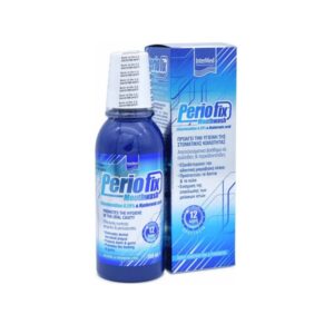 Ένα μπλε μπουκάλι Intermed Periofix 0,20% Mouthwash βρίσκεται δίπλα στο ασορτί μπλε κουτί του με ελληνικό κείμενο, που περιέχει 250 ml υγρού.