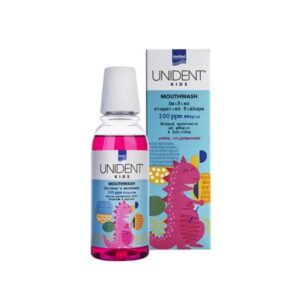 Μπουκάλι και κουτί Intermed Unident Kids Mouthwash 100 ppm Fluoride 250 ml και κουτί, με ροζ υγρό με χαρακτήρα κινουμένων σχεδίων δράκου στη συσκευασία, με ετικέτα στα ελληνικά και στα αγγλικά.