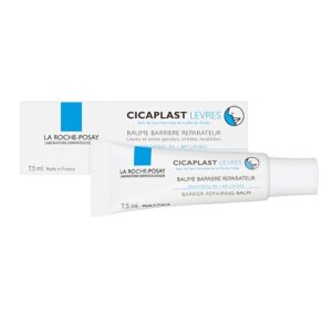 Σωληνάριο και κουτί La Roche Posay Cicaplast Lip Balm, 7,5 ml, με λευκή συσκευασία με μπλε τόνους.