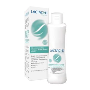 Ένα μπουκάλι Lactacyd Pharma Antibacterial 250 ml υγρού προσωπικής υγιεινής με το κουτί συσκευασίας του. Το κείμενο στα ελληνικά είναι ορατό τόσο στη φιάλη όσο και στο κουτί.