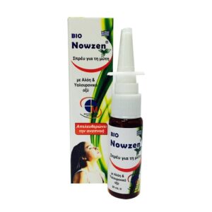 Μπουκάλι ρινικού σπρέι με την ένδειξη "Medichrom Bio Nowzen Nasal Spray 20 ml" στα ελληνικά, με καταπραϋντική αλόη και ενυδατικό υαλουρονικό οξύ, με κομψό κουτί που ταιριάζει.