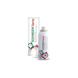 Ένα κουτί WinMedica Sofargen Spray 125 ml με το κουτί του, με λευκή και κόκκινη συσκευασία και αφαιρούμενο λευκό καπάκι, ιδανικό για την καθημερινή ρουτίνα περιποίησης της επιδερμίδας σας.