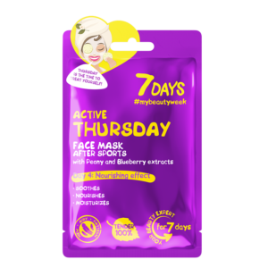 Ένα μωβ πακέτο με την ένδειξη "7DAYS Active Thursday Sheet Mask 28 g" με εκχυλίσματα παιώνιας και βατόμουρου σε κίτρινο φόντο.