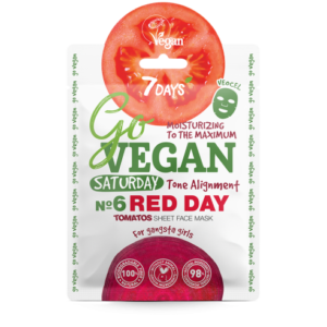 Η συσκευασία της μάσκας προσώπου 7DAYS Go Vegan Red Day Tone Alignment Tomato Sheet Face Mask Saturday 25 g περιλαμβάνει πράσινο και κόκκινο κείμενο που τονίζει τα ενυδατικά της οφέλη. Ιδανικό για μια αναζωογονητική ρουτίνα περιποίησης του Σαββάτου.