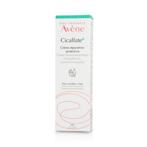 Ένα κουτί 40 ml κρέμας Avene Cicalfate+, κατάλληλο για ευαίσθητο δέρμα, με κείμενο σε πολλές γλώσσες.