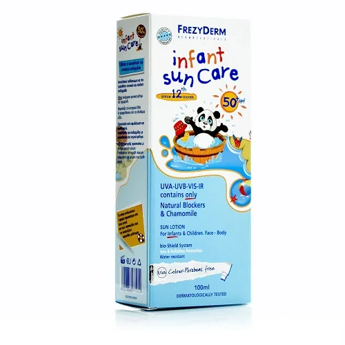 Ένα μπουκάλι 100 ml Frezyderm Infant Sun Care SPF50+, σχεδιασμένο για βρέφη και παιδιά, με φυσικούς αναστολείς.
