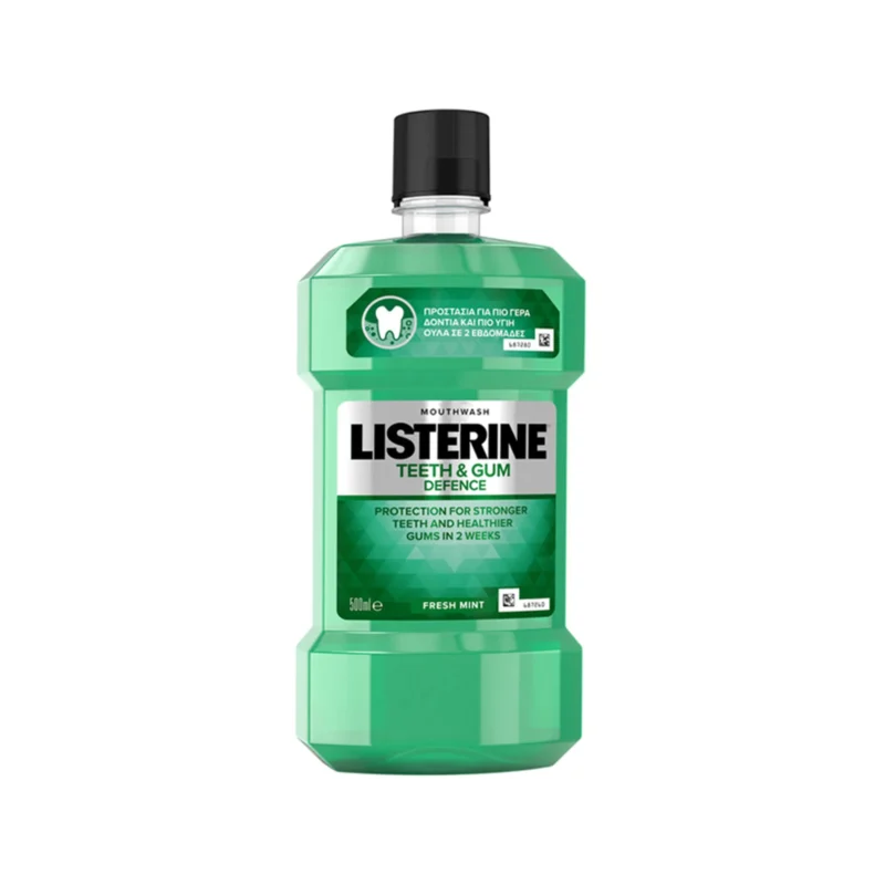 Ένα μπουκάλι 500 ml στοματικό διάλυμα Listerine Teeth & Gum Defense σε γεύση φρέσκιας μέντας, με πράσινη ετικέτα και μαύρο καπάκι.