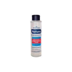 Ένα διαφανές μπουκάλι 300 ml του Papoutsanis Natura Antiseptic Gel διαθέτει κομψό μαύρο καπάκι και η δίγλωσση ετικέτα του στα ελληνικά και τα αγγλικά εξασφαλίζει αποτελεσματική υγιεινή των χεριών.