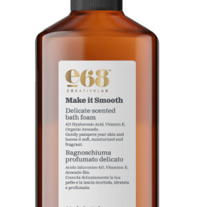 Καφέ μπουκάλι e68 Make it Smooth – Delicate Scented Foam Bath 400ml με λευκή και χρυσή ετικέτα. Αφεθείτε σε ένα πολυτελές, αρωματικό μπάνιο για απαλό, λείο δέρμα.