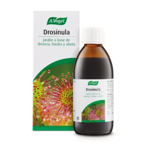 A. Το σιρόπι Drosinula της Vogel 100 ml διατίθεται σε μπουκάλι και κουτί με την εικόνα του φυτού drosera στη συσκευασία.