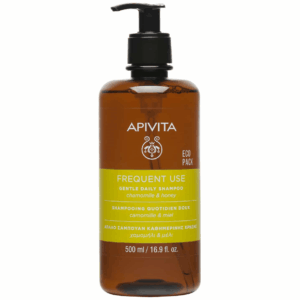 Ένα σαμπουάν 500ml Apivita Hair Care Shampoo Frequent Use Chamomile & Honey Eco Pack, ιδανικό για καθημερινή χρήση.