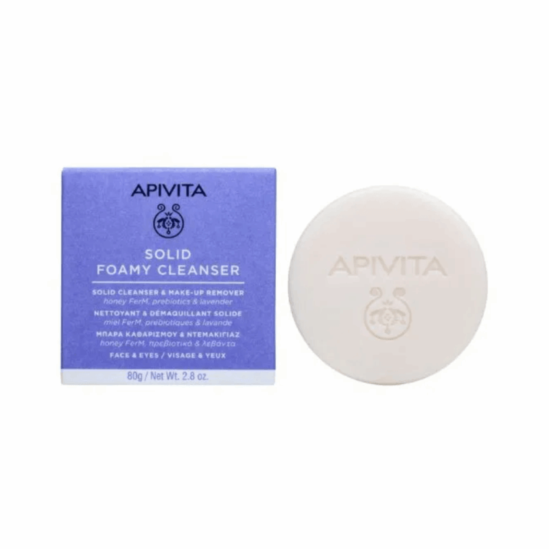 Apivita Solid Foamy Cleanser Face & Eyes 80 g Ένα Apivita Solid Foamy Cleanser Face & Eyes 80 g βρίσκεται δίπλα στο μωβ και λευκό κουτί του.